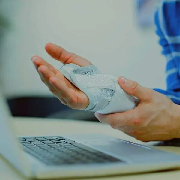 Hand Injury attorney | Gaylord & Nantais